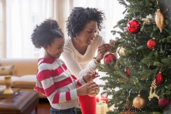 9 sencillos pasos para decorar un árbol de Navidad a la perfección