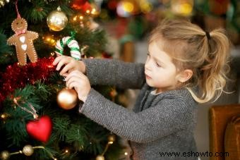 9 sencillos pasos para decorar un árbol de Navidad a la perfección