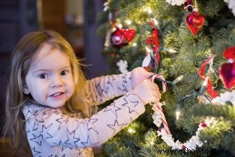 Árbol de Navidad con bastones de caramelo:una guía para el tema de las fiestas