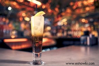 11 deliciosas bebidas mixtas bajas en carbohidratos para tomar en casa (o en el bar)