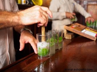 Las mejores bebidas para pedir en un bar para todos los gustos 