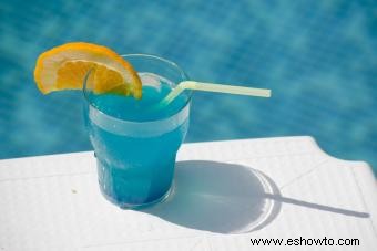 Blue Curaçao, coco y ron:bebidas ricas en sabor 