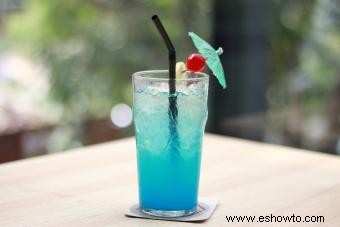 Blue Curaçao, coco y ron:bebidas ricas en sabor 