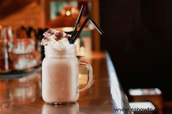 Cómo hacer un Brandy Alexander con helado