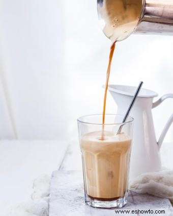 Cómo hacer un Brandy Alexander con helado