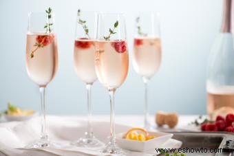 15 recetas de cócteles con champán aptas para cualquier celebración
