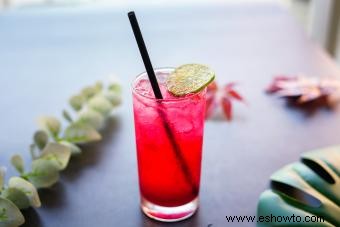 18 recetas de bebidas tropicales que saben a vacaciones