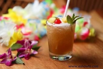18 recetas de bebidas tropicales que saben a vacaciones