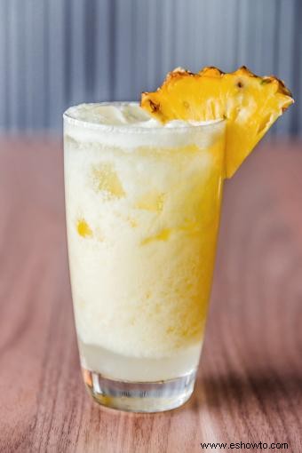 18 recetas de bebidas tropicales que saben a vacaciones