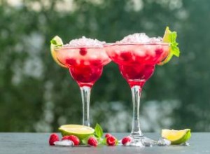 10 Cócteles Exquisitos con Licor Chambord: Recetas Fáciles y Auténticas