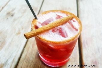 14 recetas de bebidas de bolas de fuego que calentarán tu noche