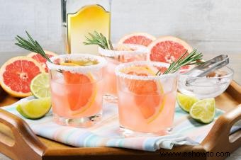 21 recetas de bebidas con ron de coco que son irresistiblemente fáciles