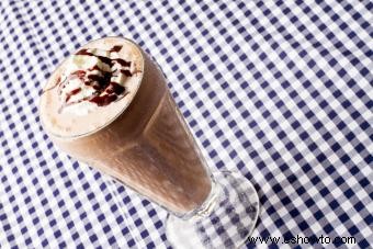 21 recetas de bebidas con ron de coco que son irresistiblemente fáciles