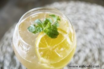 21 recetas de bebidas con ron de coco que son irresistiblemente fáciles