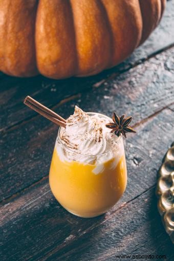 21 recetas de cócteles de calabaza para disfrutar el otoño todo el año