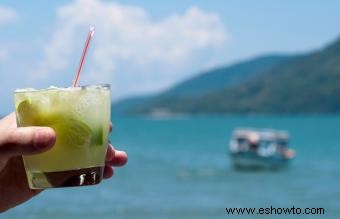 9 recetas fáciles de bebidas tiki con sabor inspirado en la isla