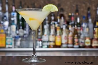 Una receta terrosa de cóctel Martini con tequila