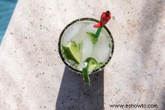 Receta clásica de martini de pepino + toques sabrosos