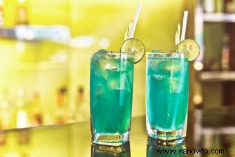 Receta de té helado azul colorido y fuerte de Long Island