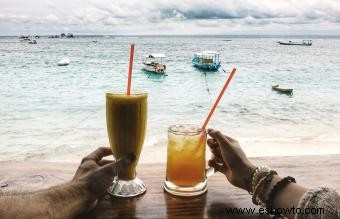 Bebidas creativas de cóctel sin alcohol de mango para mezclarlo