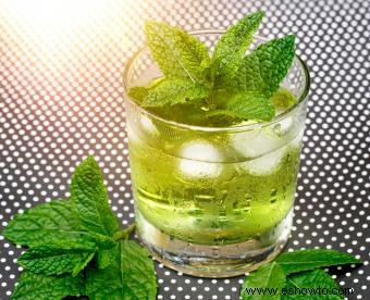 Crème de Menthe casera:pasos simples para hacer un favorito de menta