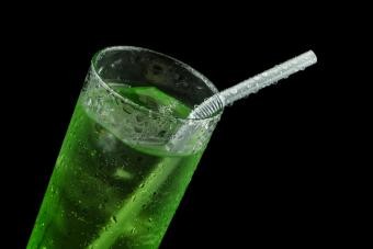 Recetas de bebidas Midori:14 cócteles vibrantes