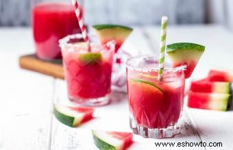 Bebidas refrescantes de sandía con ingredientes sin alcohol