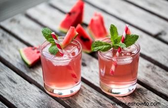 Bebidas refrescantes de sandía con ingredientes sin alcohol