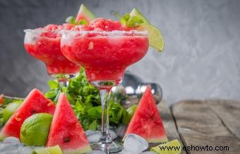 Bebidas refrescantes de sandía con ingredientes sin alcohol