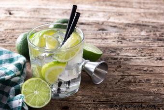 Cócteles de vodka, lima y azúcar con hielo:8 bebidas divinas