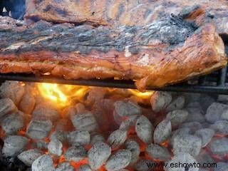 Cómo cocinar en una parrilla de carbón