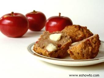 Muffins integrales de puré de manzana y plátano