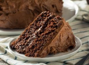 Receta de pastel de capas de chocolate e ideas para el relleno