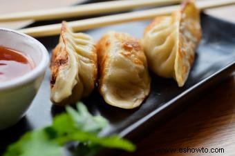 Empanadas asiáticas fáciles con salsa Hoisin