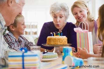 Ideas para el 75.º cumpleaños:regalos y actividades para su ser querido