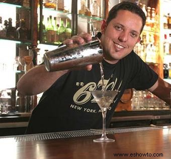 El chef del bar comparte recetas y consejos sobre bebidas para fiestas