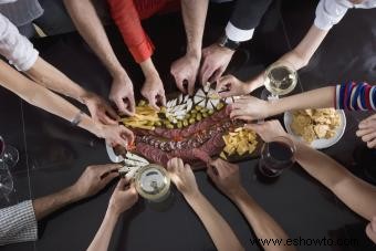 Cómo calcular la comida para una fiesta