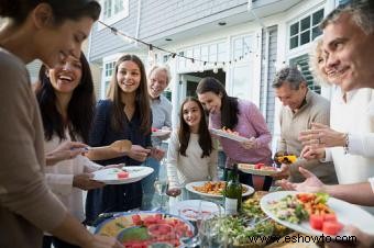 Cómo calcular la comida para una fiesta