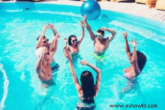13 divertidos juegos de fiesta en la piscina para adolescentes