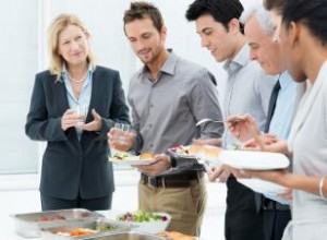 Ejemplos Creativos y Divertidos de Invitaciones para Comidas Compartidas en la Oficina