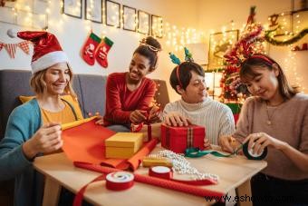 43 temas de fiesta de Navidad para adultos (traviesos o agradables)