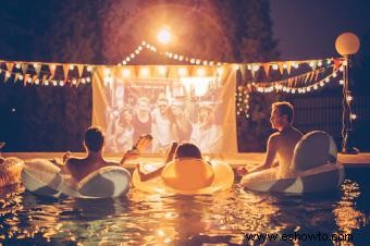 Fiesta en la piscina para adultos