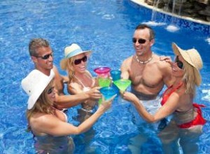 Fiesta en la piscina para adultos