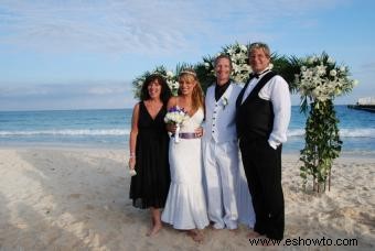 Atuendo de boda en la playa para la madre de la novia