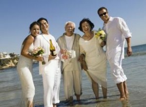 Vestidos Ideales para la Madre de la Novia en Bodas en la Playa: Guía Experta