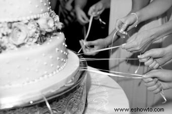 La tradición de la boda sureña de tirar de la torta