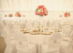 Ideas sencillas y elegantes para decorar mesas en recepciones de boda