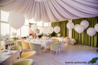 Decoraciones con globos para una recepción nupcial