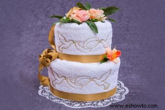 Cómo hacer un pastel de bodas con toalla