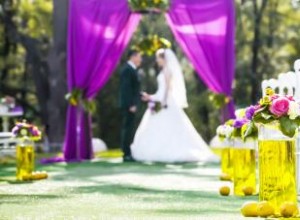 Bodas en Tonos Púrpura y Amarillo: Ideas Elegantes y Versátiles para Cualquier Estación